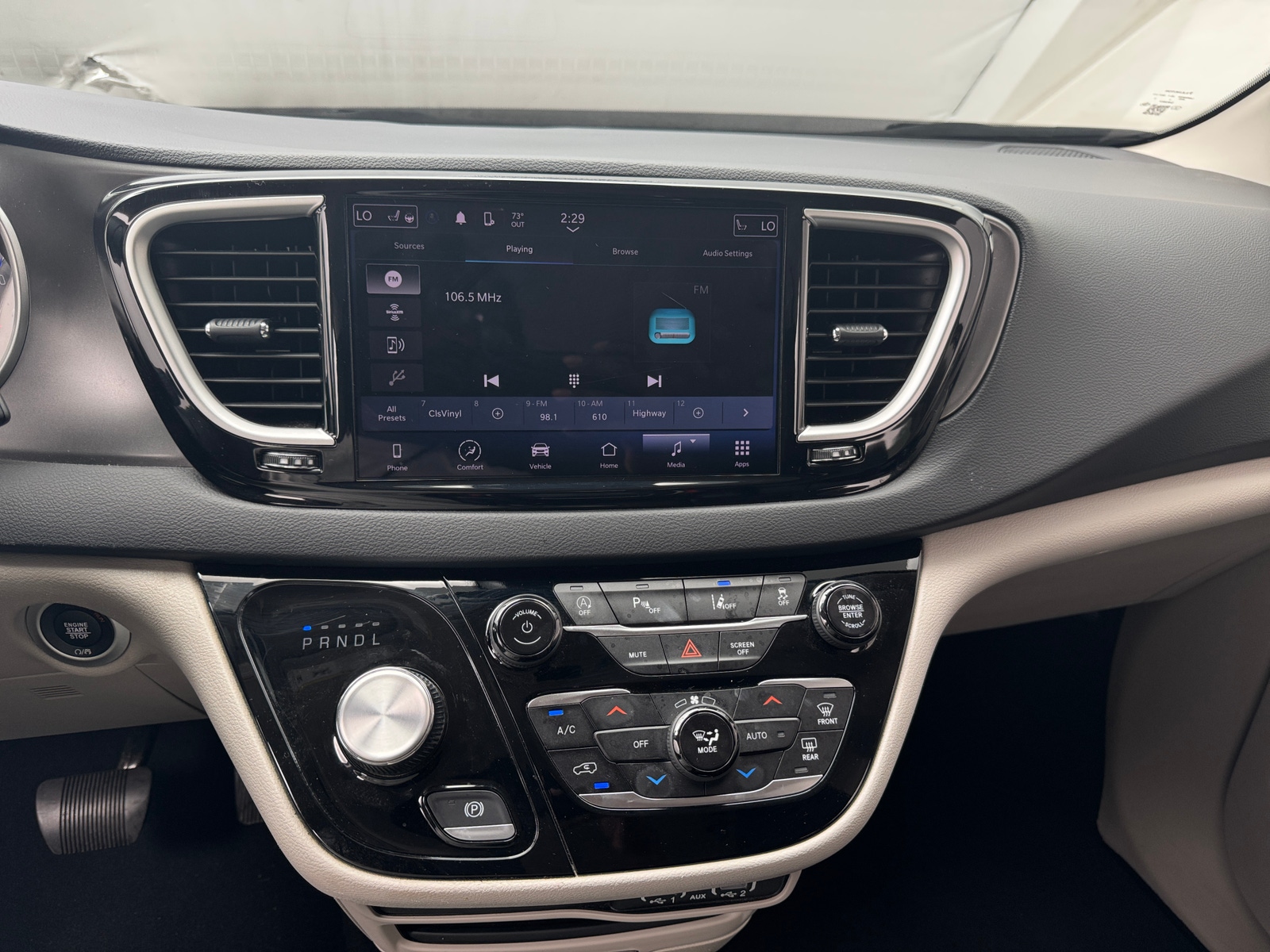 Thumbnail: 2024 Chrysler Pacifica - 3