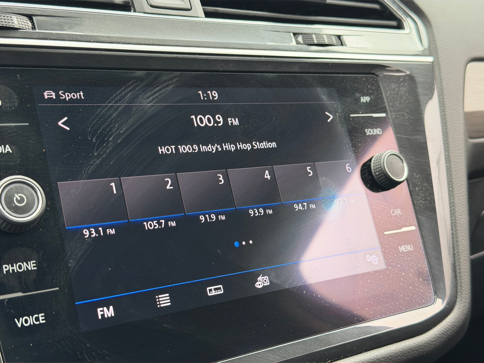 Thumbnail: 2019 Volkswagen Tiguan - 4
