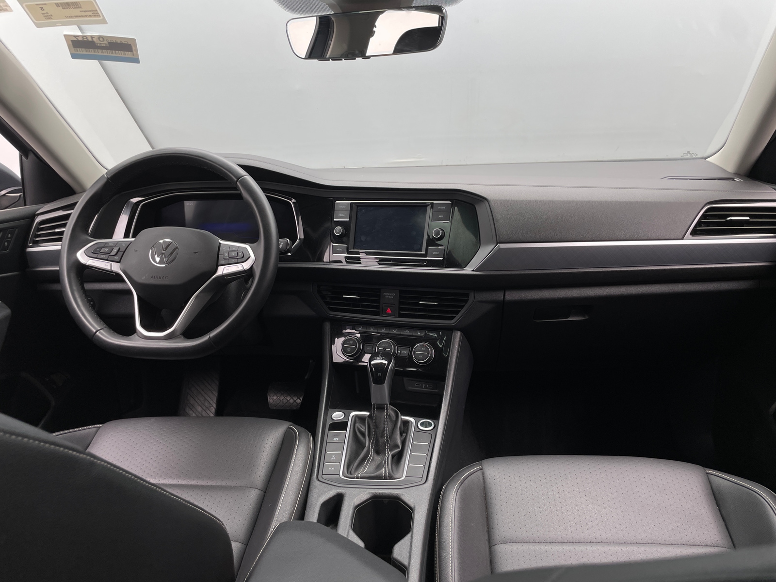 Thumbnail: 2022 Volkswagen Jetta - 3