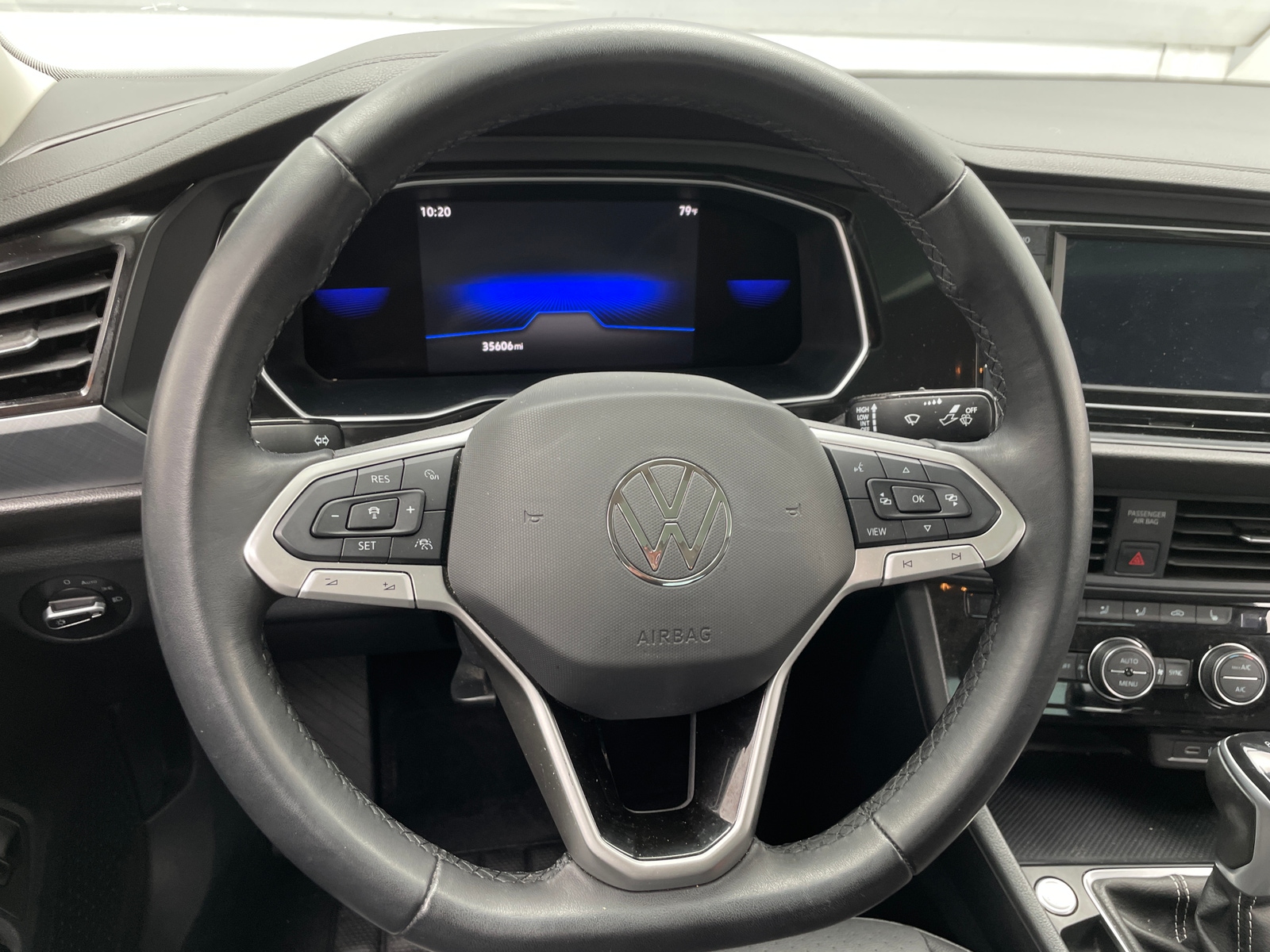 Thumbnail: 2022 Volkswagen Jetta - 5