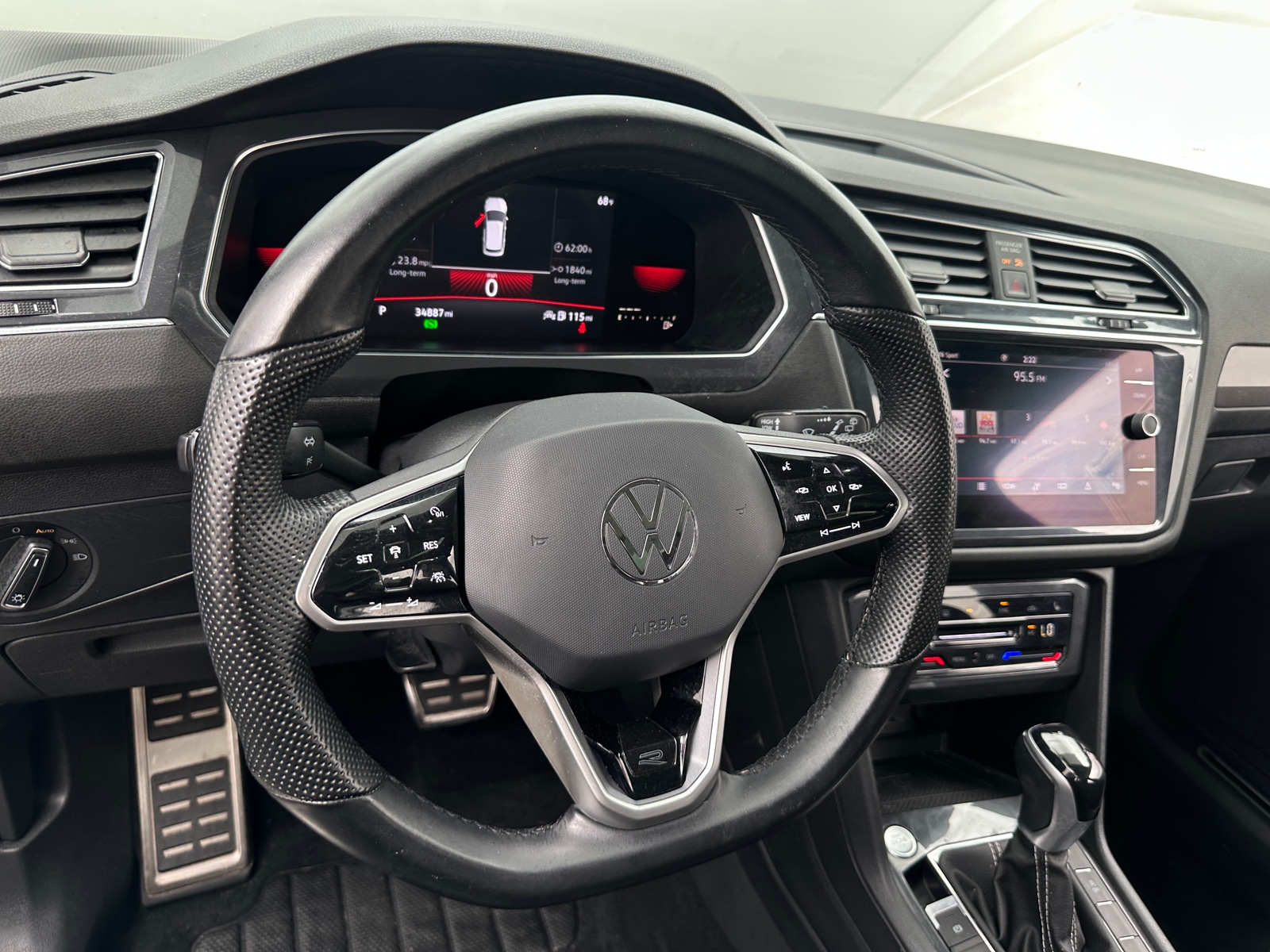 Thumbnail: 2022 Volkswagen Tiguan - 4
