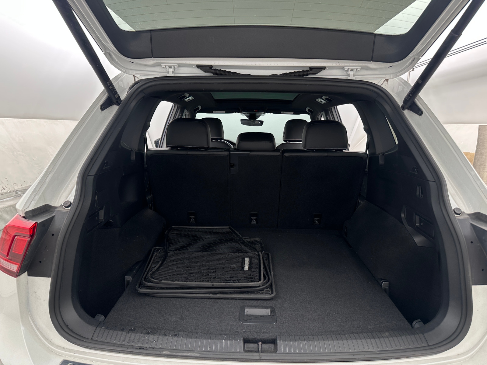Thumbnail: 2022 Volkswagen Tiguan - 6