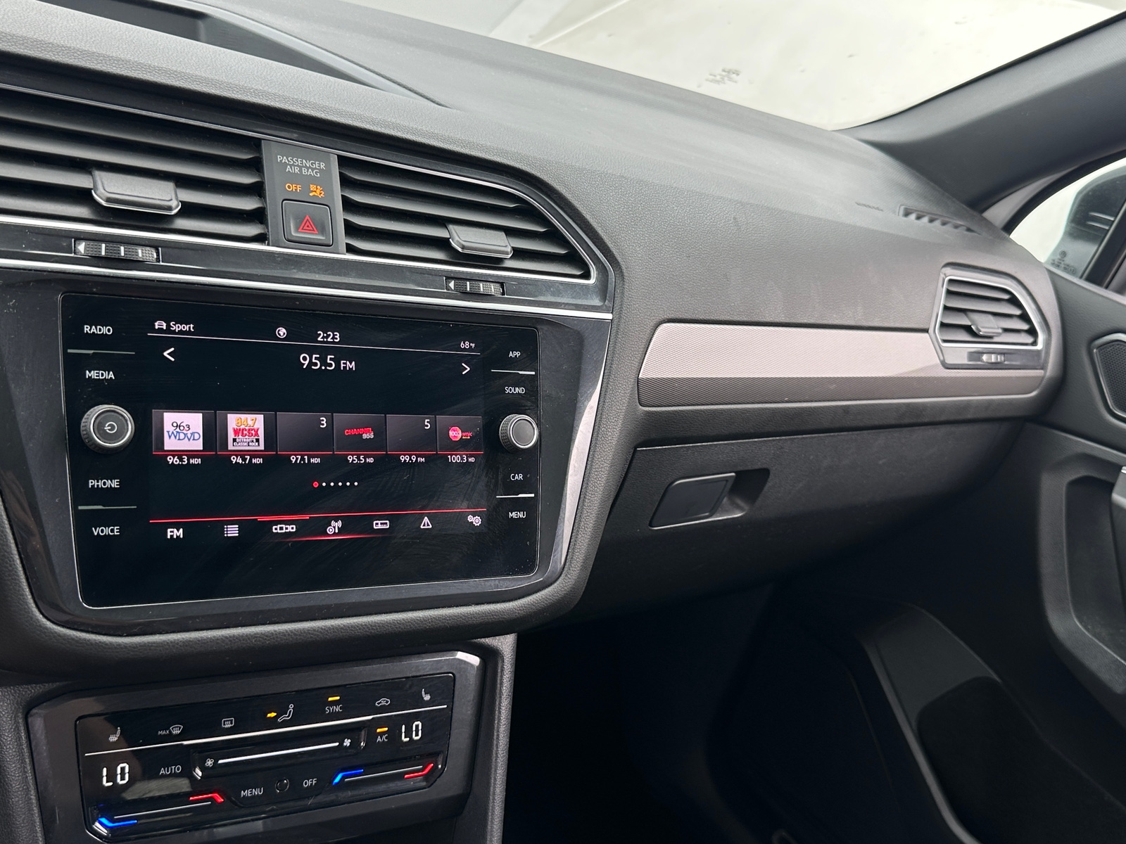 Thumbnail: 2022 Volkswagen Tiguan - 3
