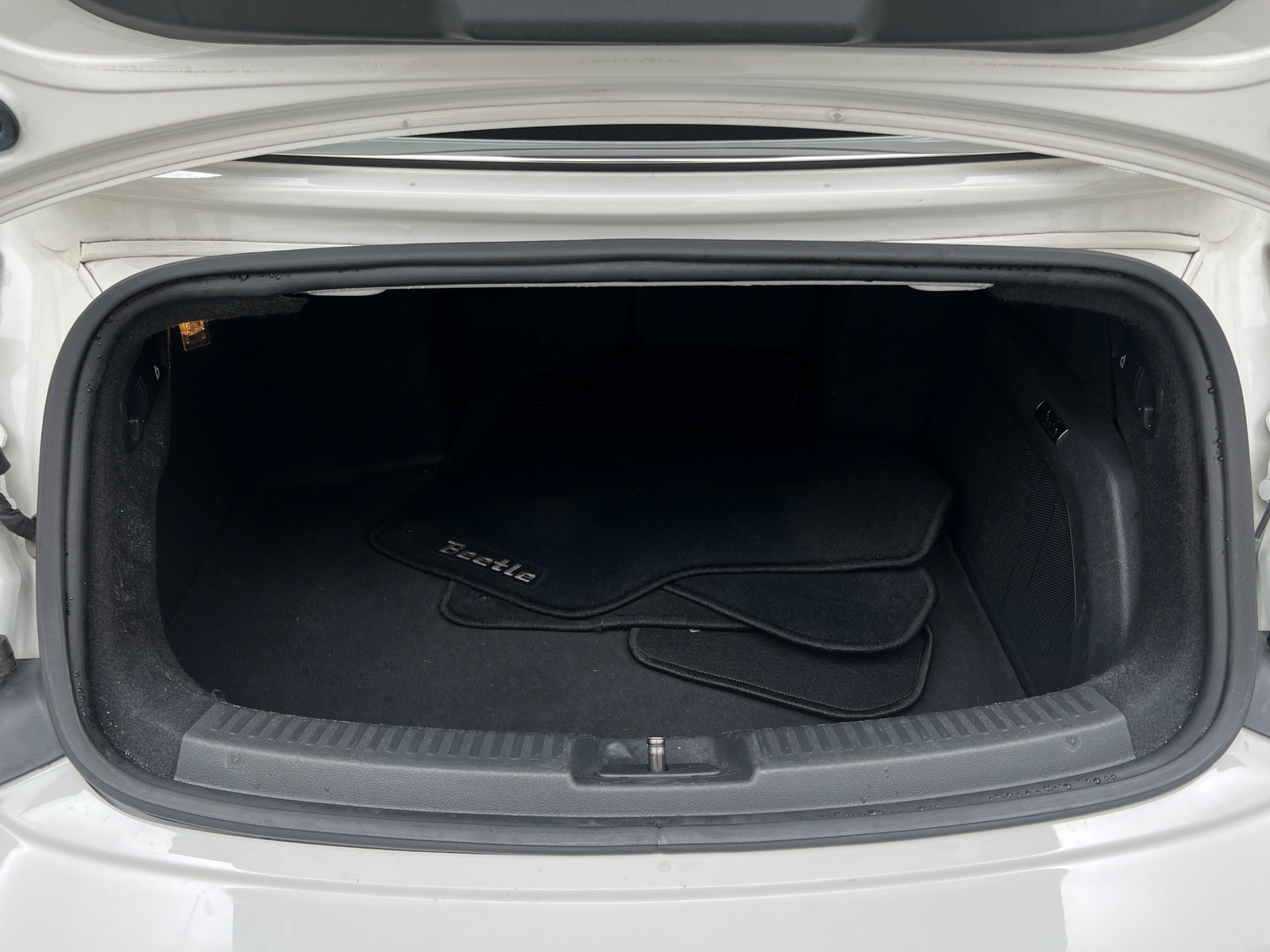 Thumbnail: 2014 Volkswagen Beetle - 7