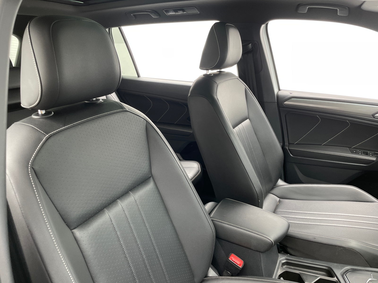 Thumbnail: 2022 Volkswagen Tiguan - 2