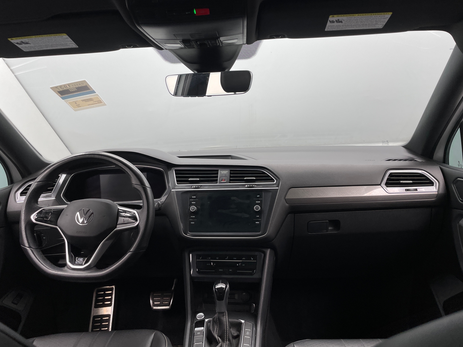 Thumbnail: 2022 Volkswagen Tiguan - 3