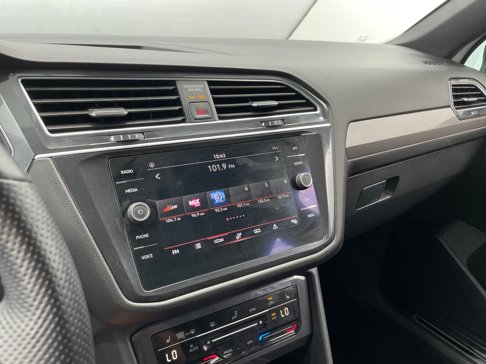 Thumbnail: 2022 Volkswagen Tiguan - 4