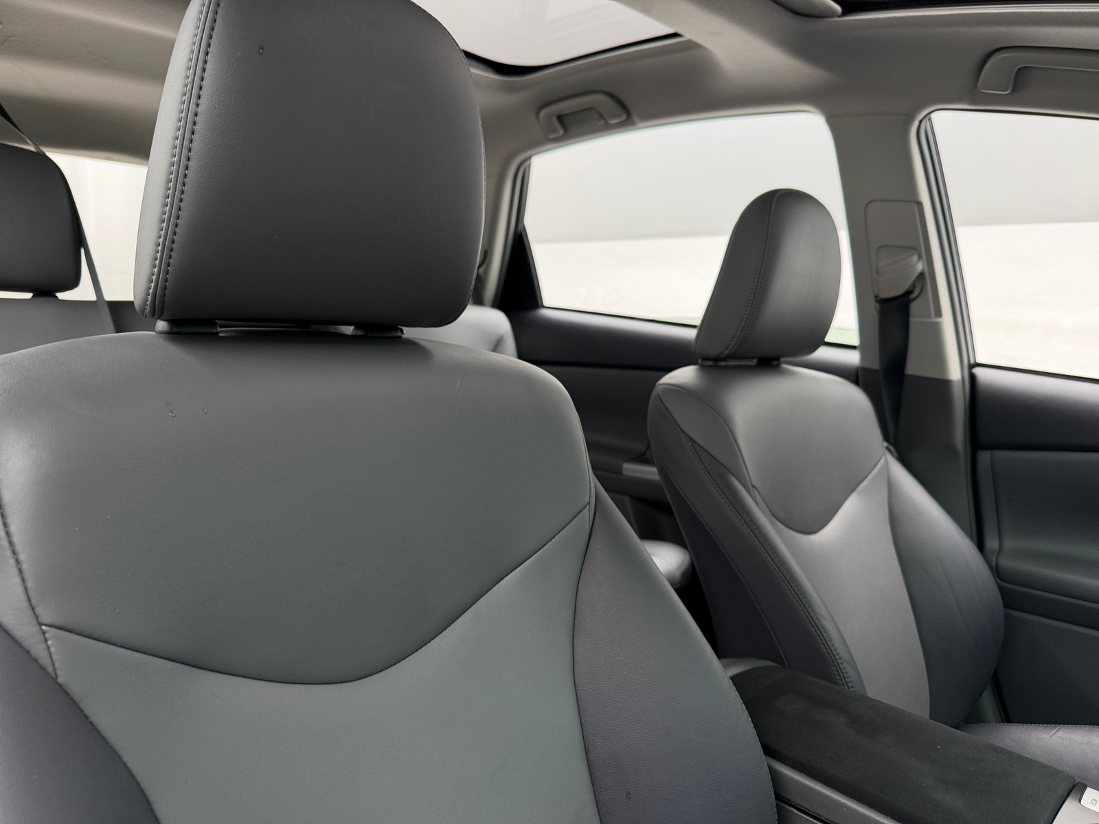 Thumbnail: 2012 Toyota Prius v - 2