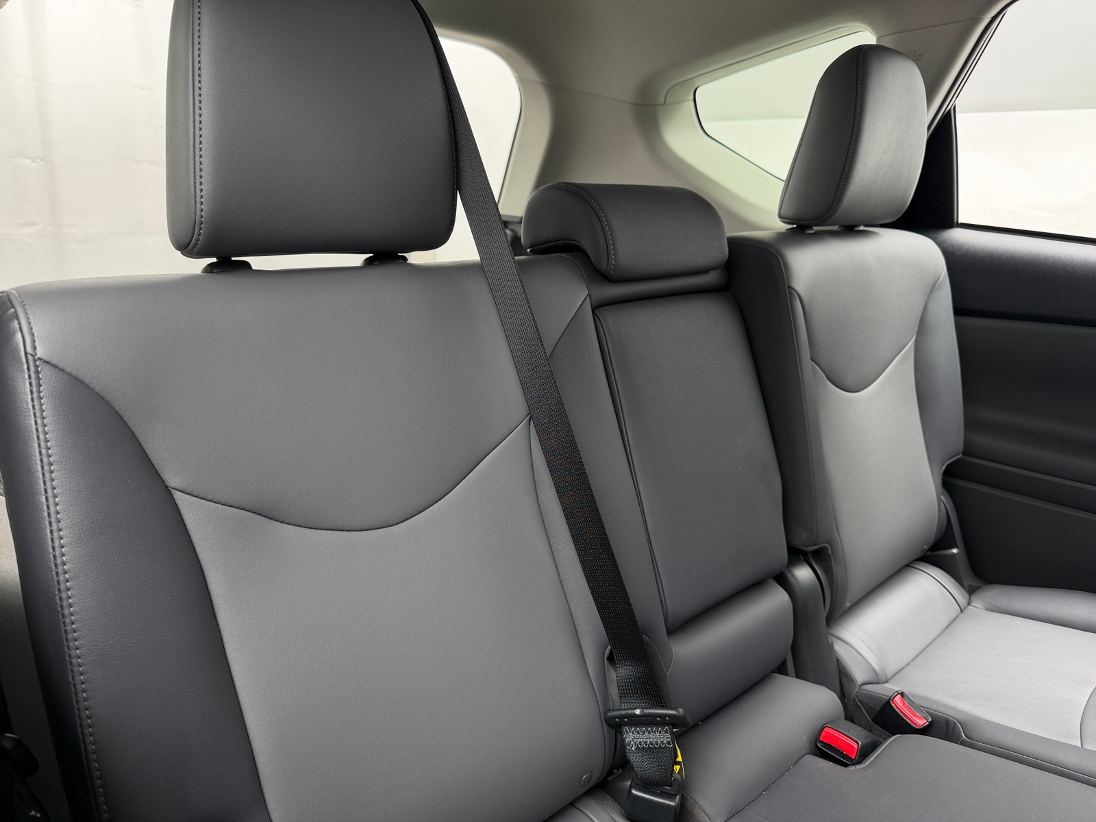 Thumbnail: 2012 Toyota Prius v - 6