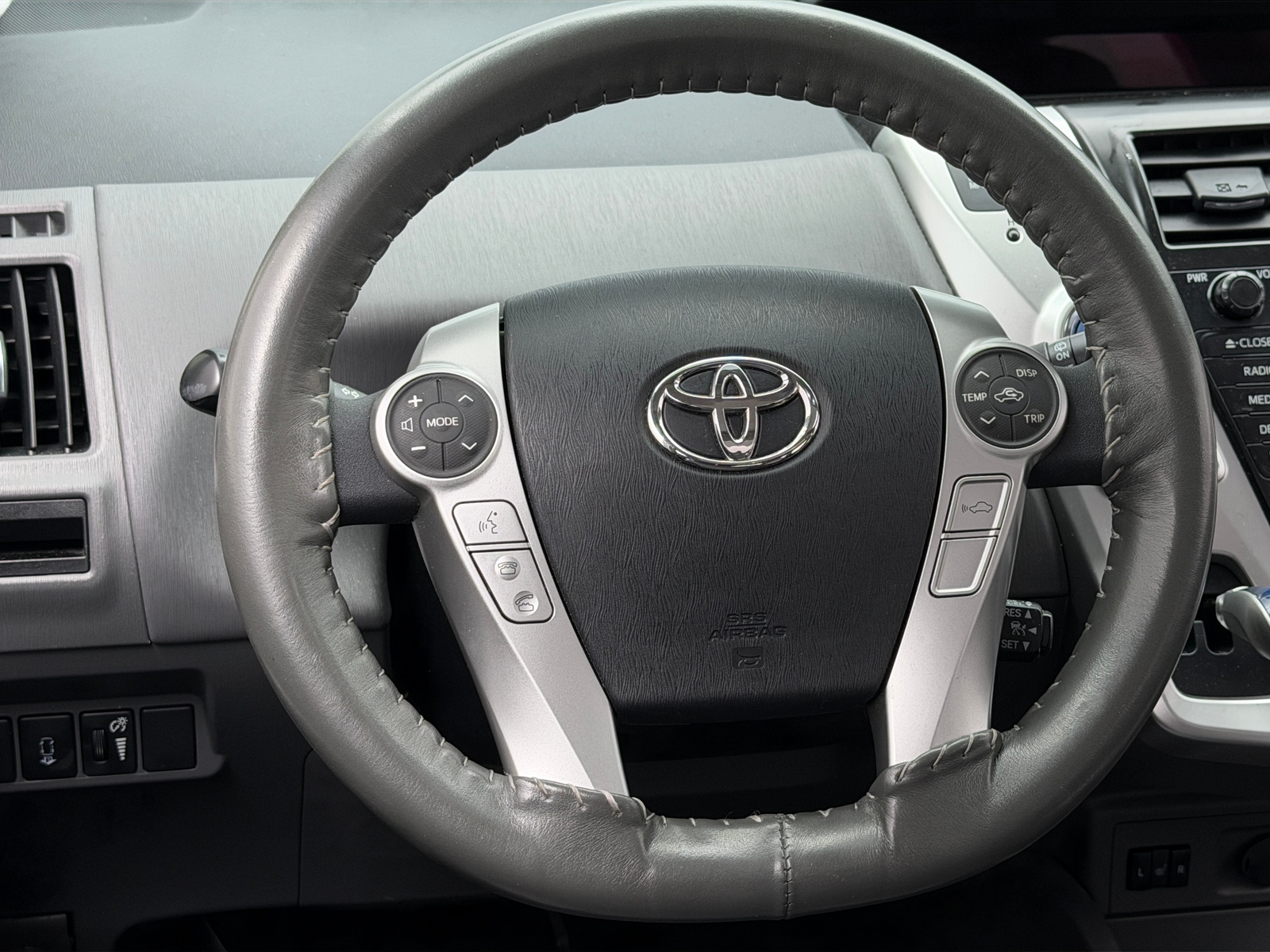 Thumbnail: 2012 Toyota Prius v - 5