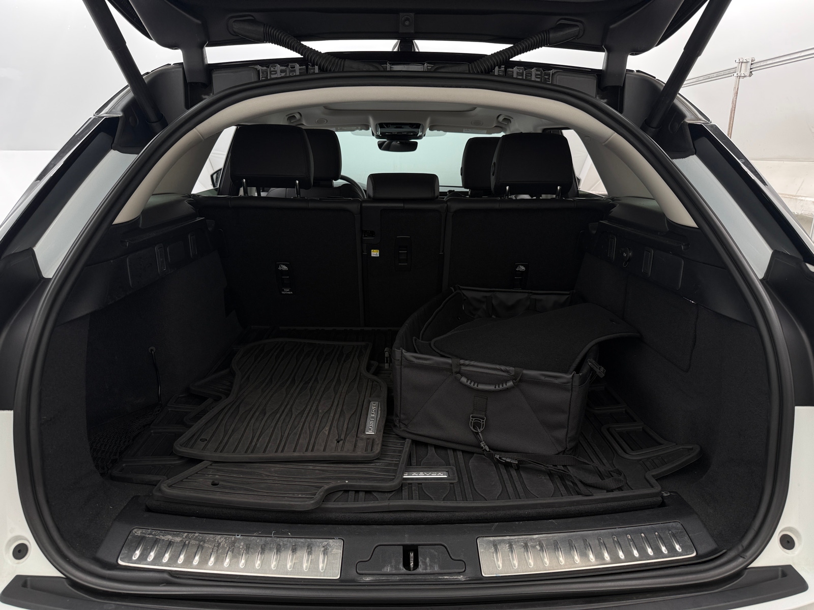 Thumbnail: 2024 Land Rover Range Rover Velar - 6