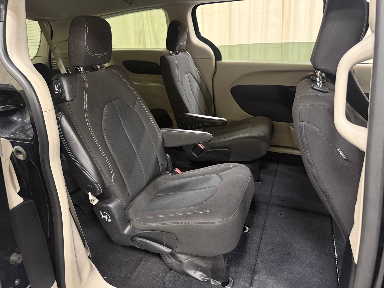 Thumbnail: 2023 Chrysler Voyager - 6