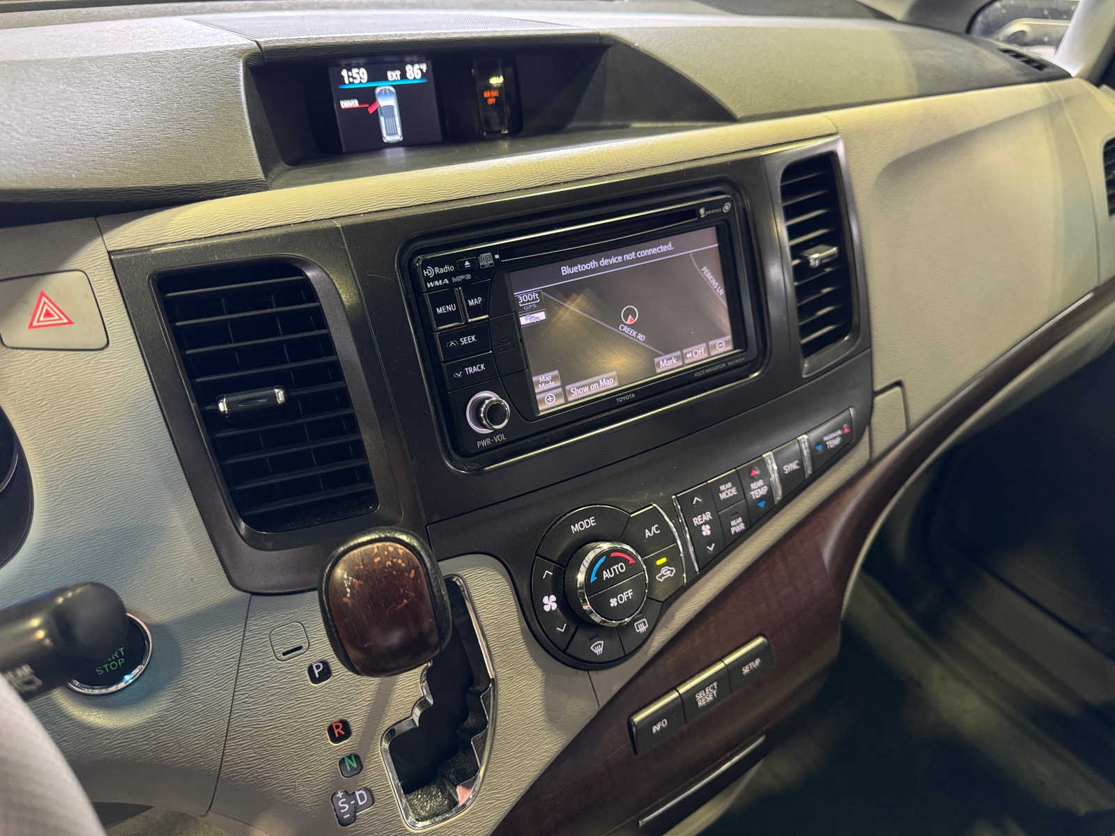 Thumbnail: 2014 Toyota Sienna - 3