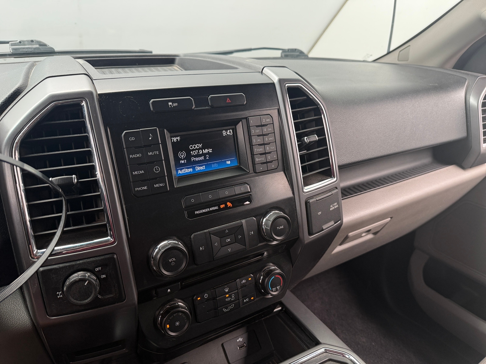 Thumbnail: 2016 Ford Econoline - 4