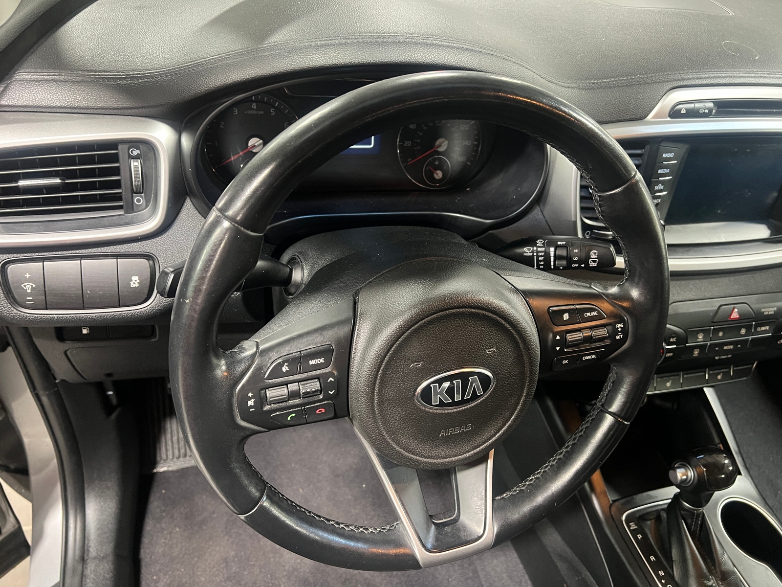 Thumbnail: 2017 Kia Sorento - 5