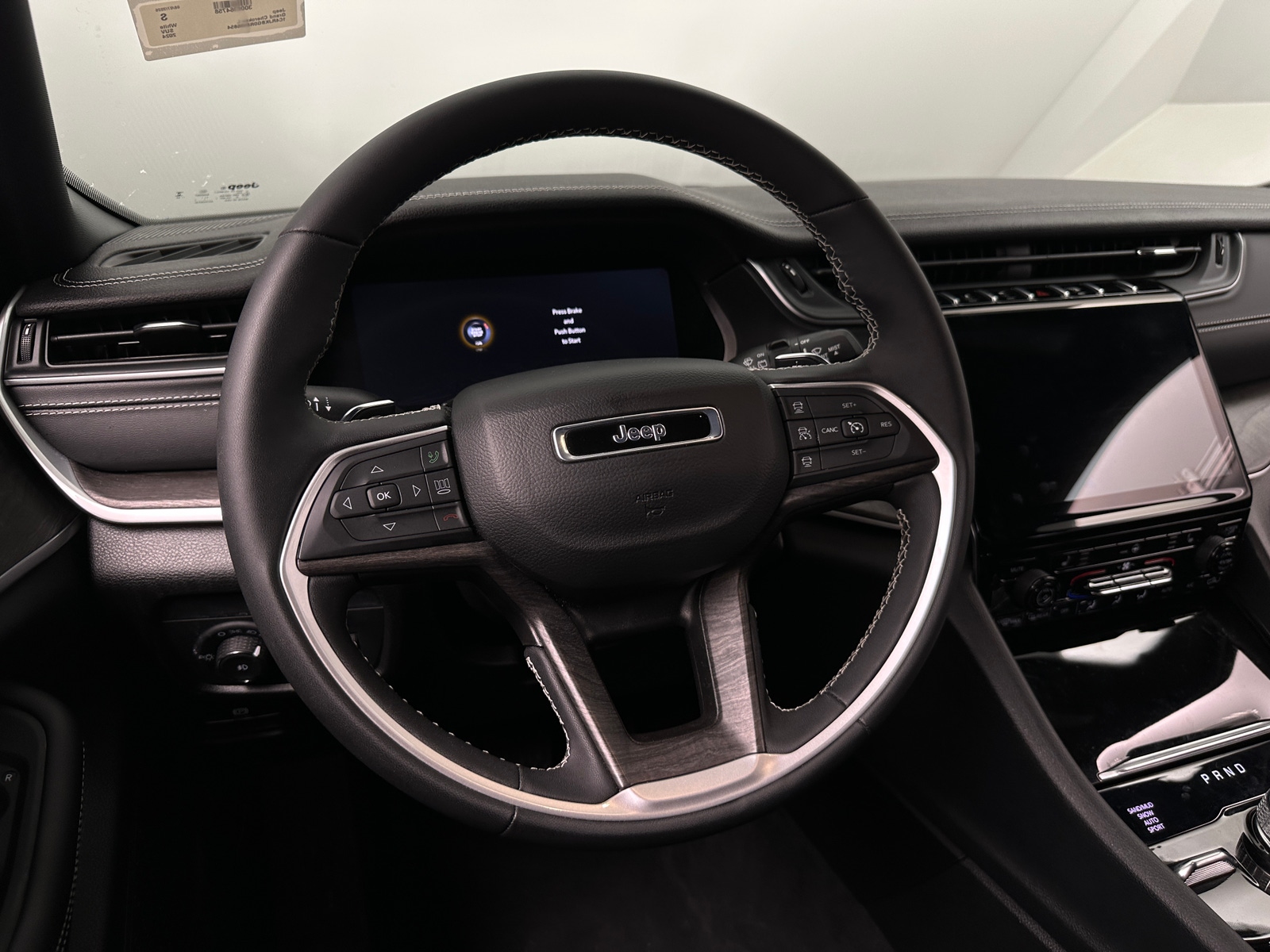 Thumbnail: 2024 Jeep Grand Cherokee L - 4