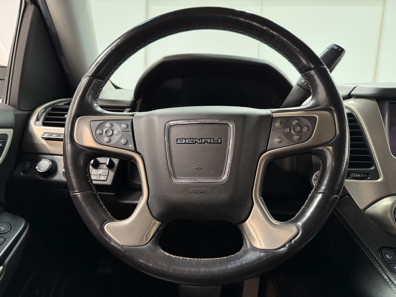 Thumbnail: 2018 GMC Yukon XL - 4