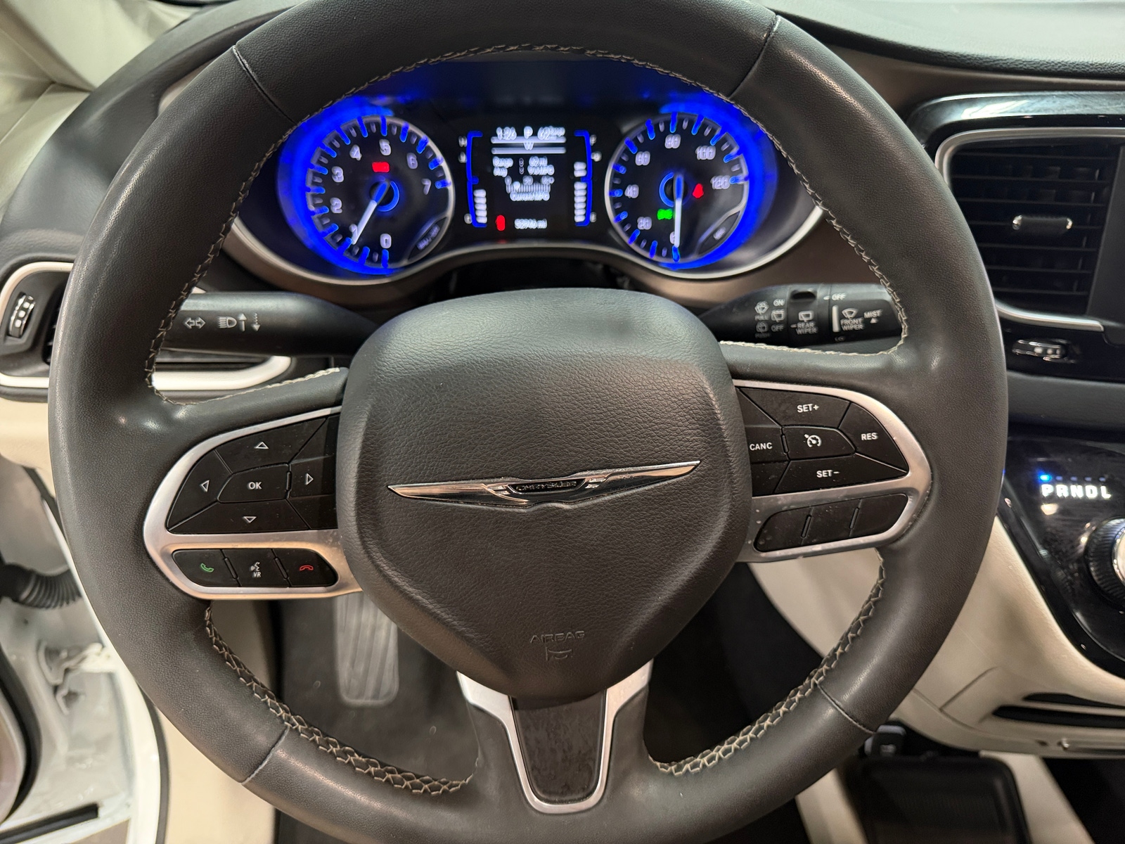Thumbnail: 2023 Chrysler Voyager - 5