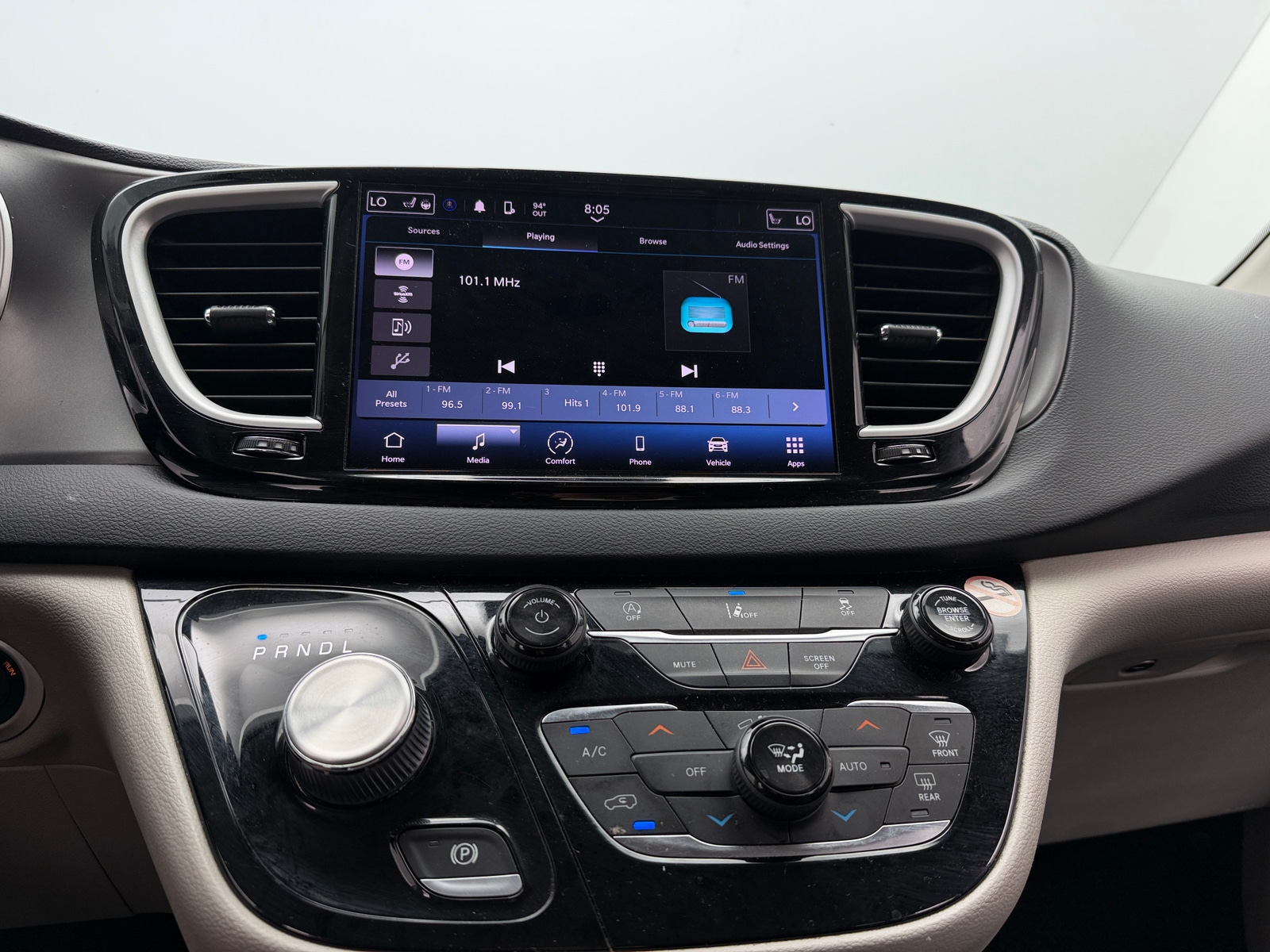 Thumbnail: 2022 Chrysler Pacifica - 3