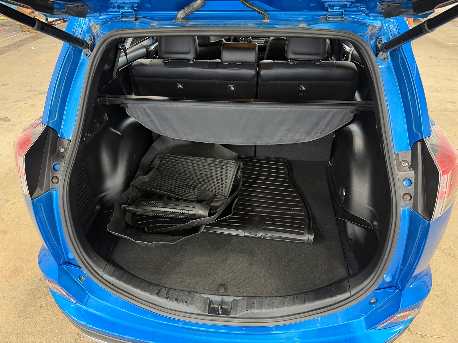Thumbnail: 2018 Toyota RAV4 - 6