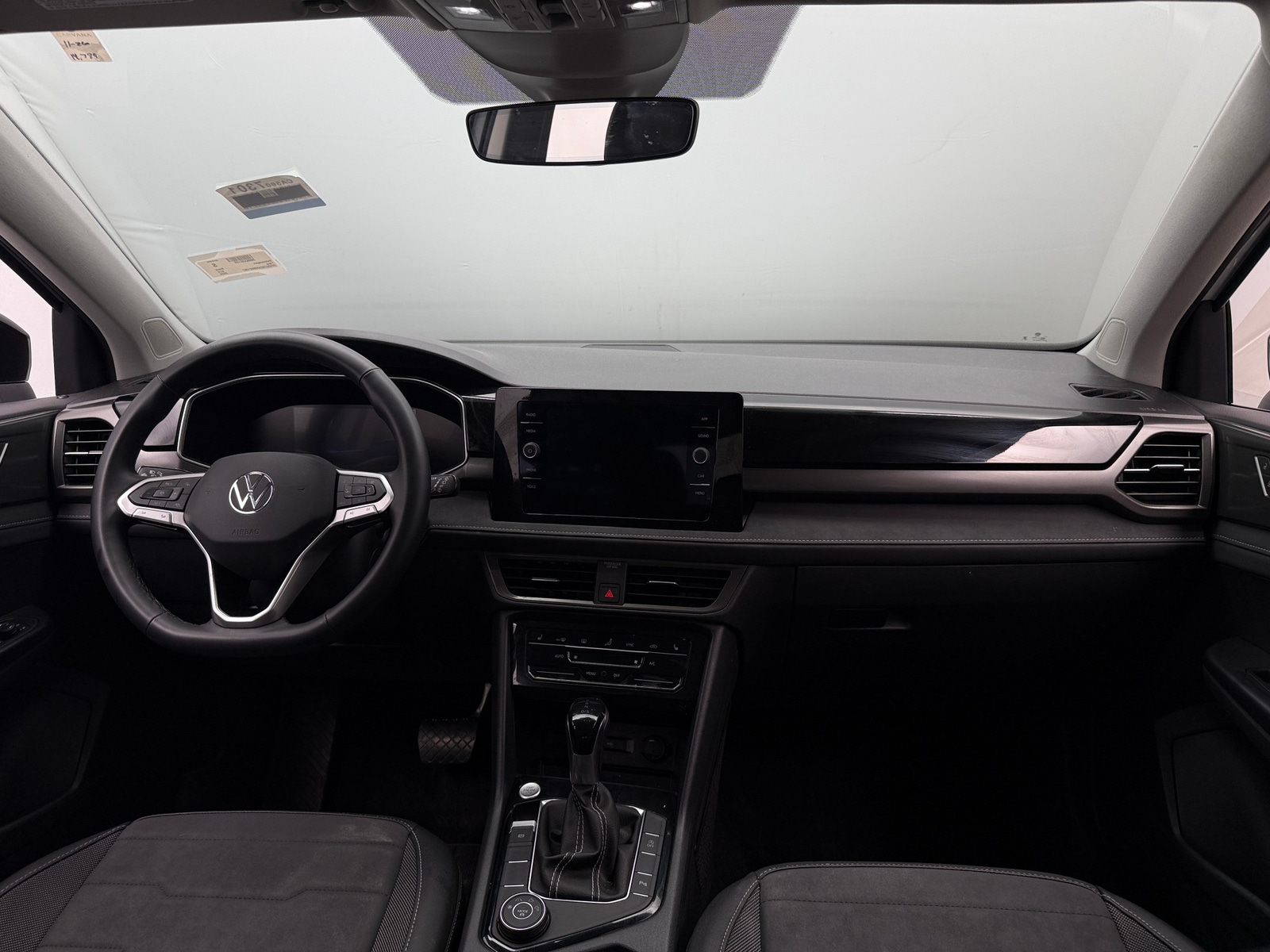 Thumbnail: 2025 Volkswagen Taos - 2
