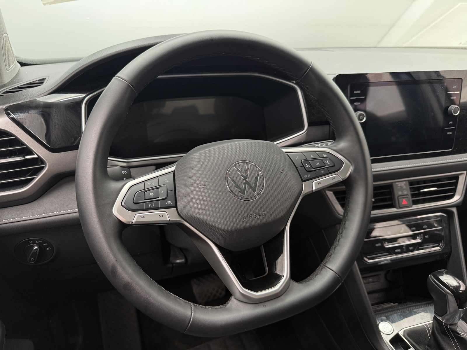 Thumbnail: 2025 Volkswagen Taos - 4
