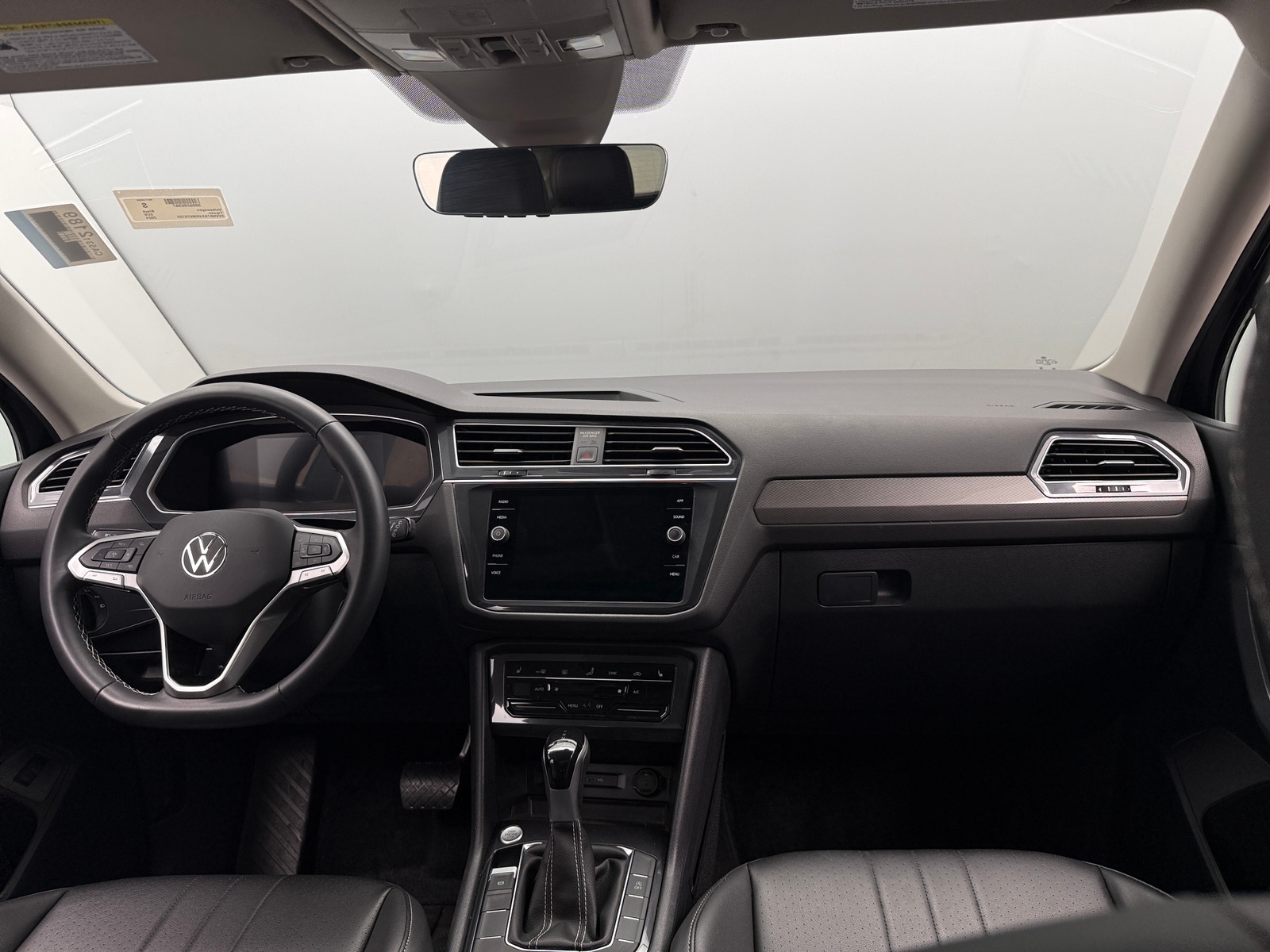 Thumbnail: 2024 Volkswagen Tiguan - 3
