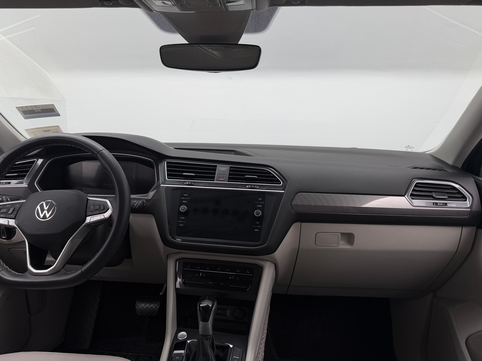 Thumbnail: 2024 Volkswagen Tiguan - 3
