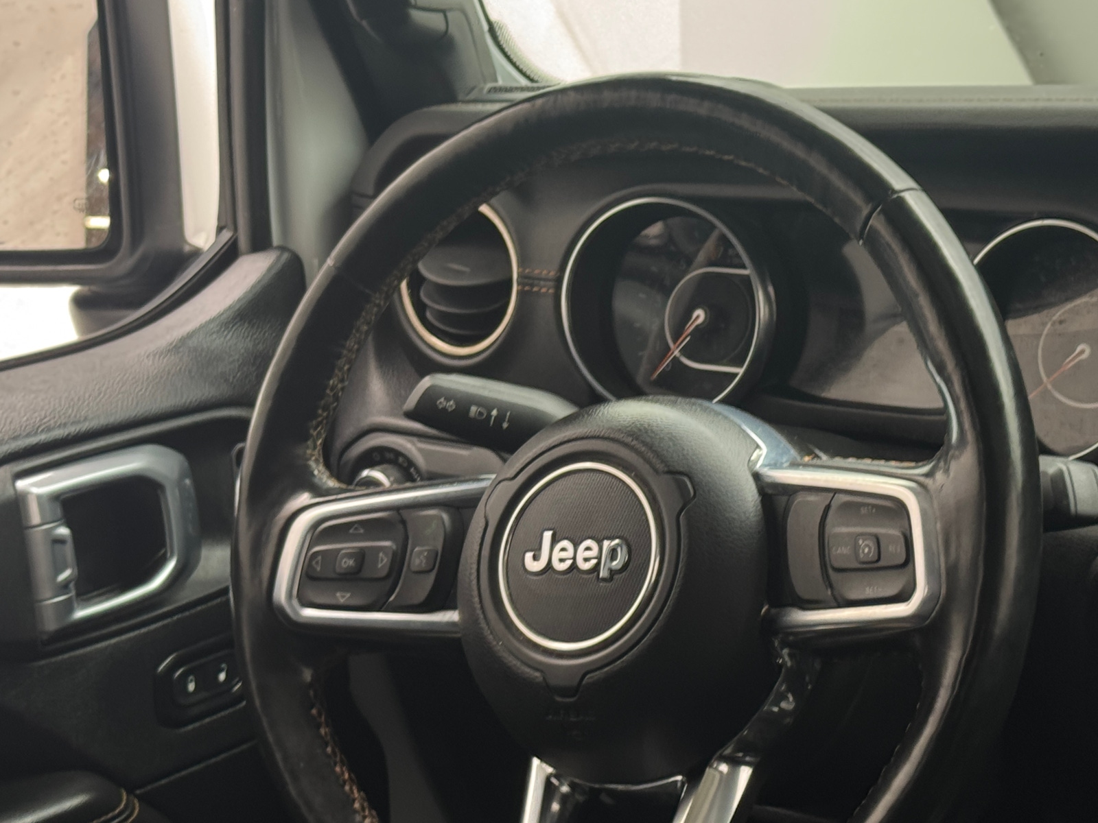 Thumbnail: 2021 Jeep Gladiator - 4