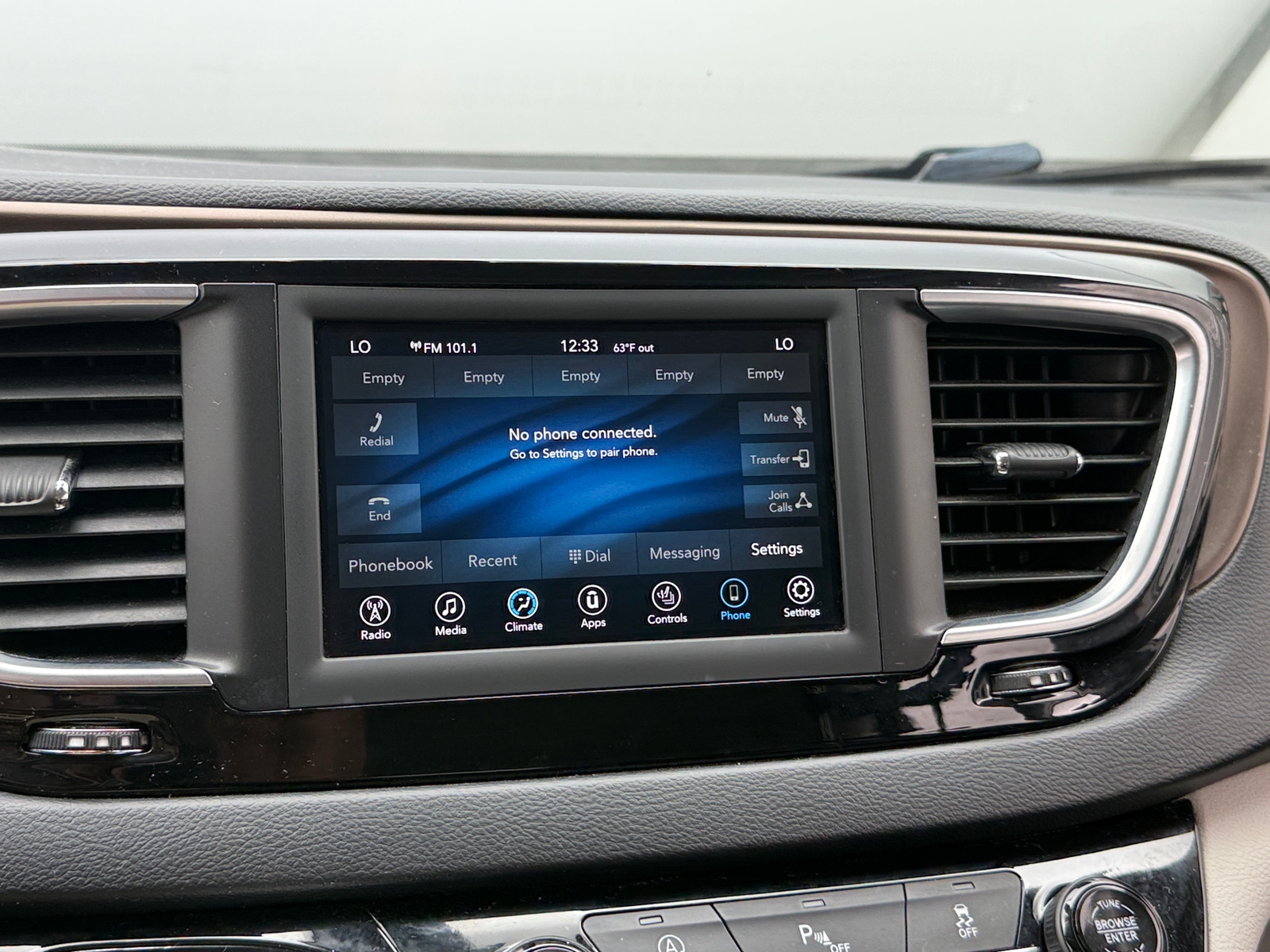 Thumbnail: 2019 Chrysler Pacifica - 3