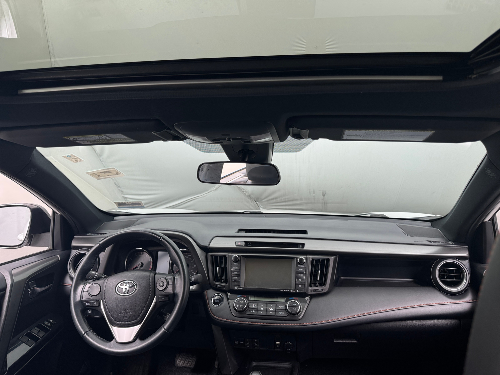Thumbnail: 2016 Toyota RAV4 - 2
