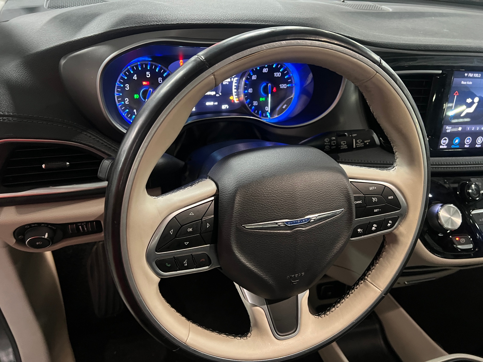 Thumbnail: 2019 Chrysler Pacifica - 4