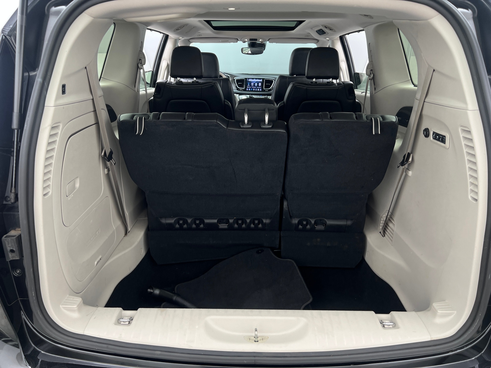 Thumbnail: 2019 Chrysler Pacifica - 6