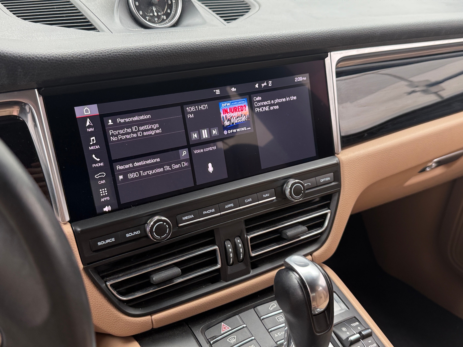 Thumbnail: 2020 Porsche Macan - 3