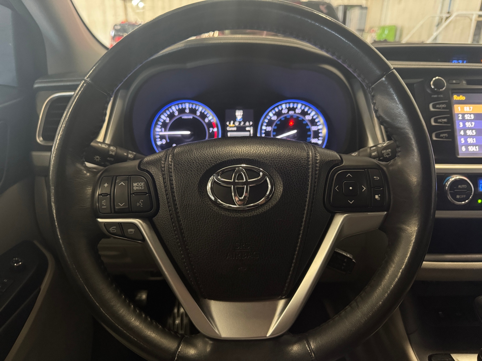 Thumbnail: 2015 Toyota Highlander - 4