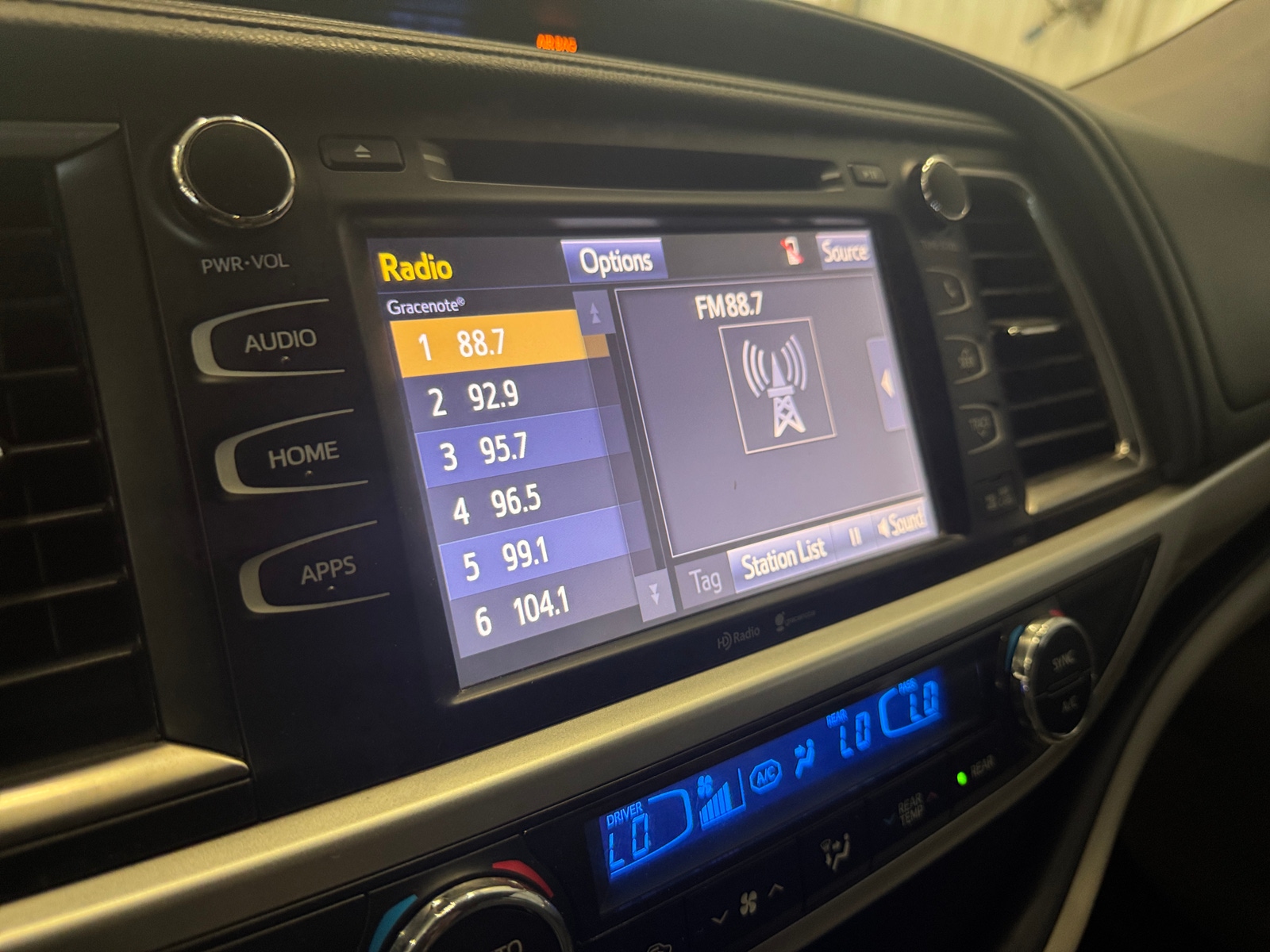 Thumbnail: 2015 Toyota Highlander - 3