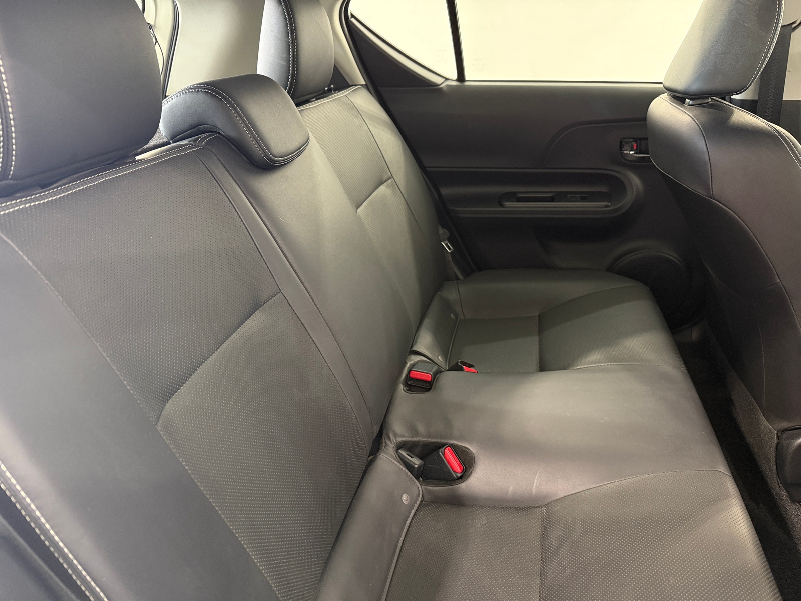 Thumbnail: 2018 Toyota Prius c - 6
