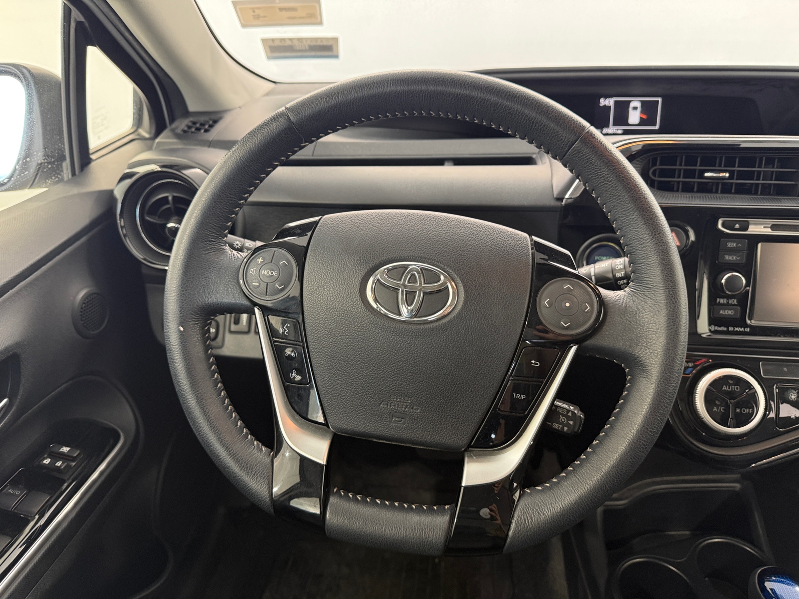 Thumbnail: 2018 Toyota Prius c - 5