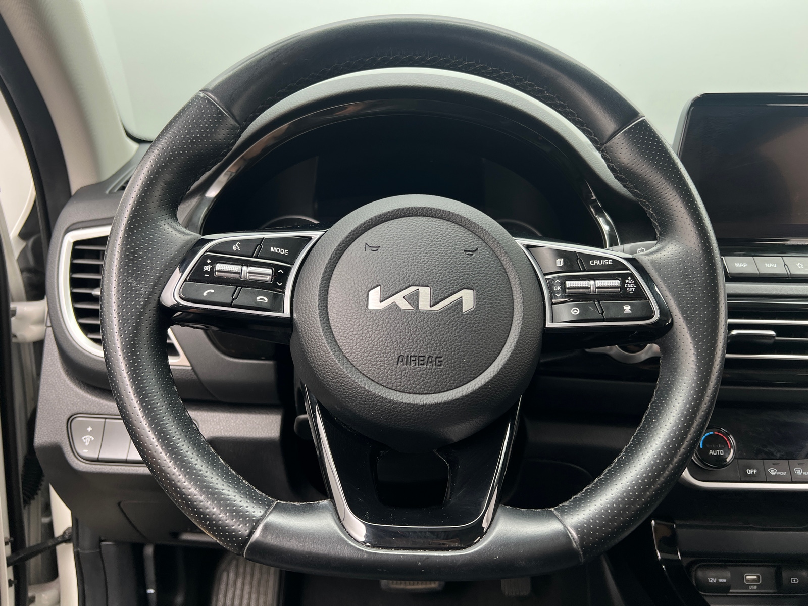 Thumbnail: 2022 Kia Seltos - 4