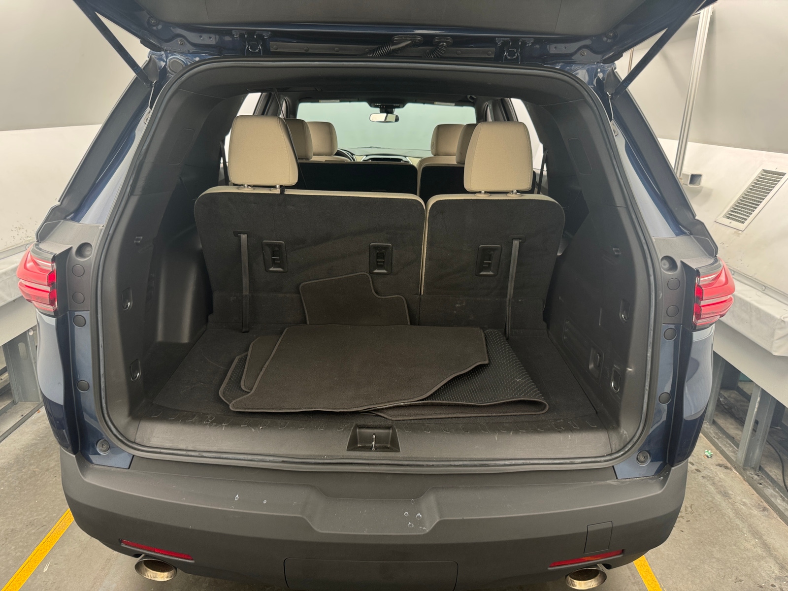 Thumbnail: 2022 Chevrolet Traverse - 7