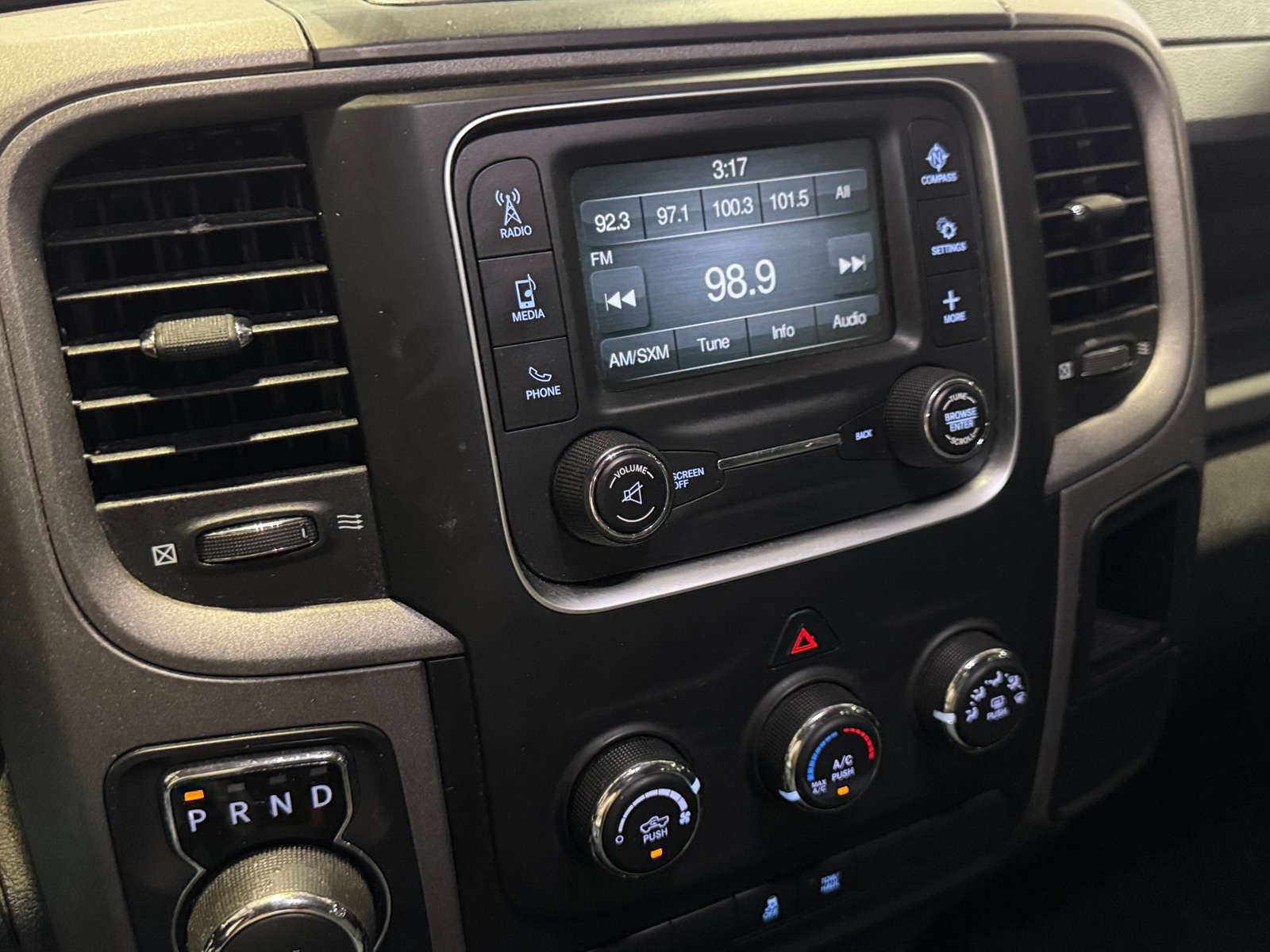 Thumbnail: 2019 RAM 1500 Classic - 4