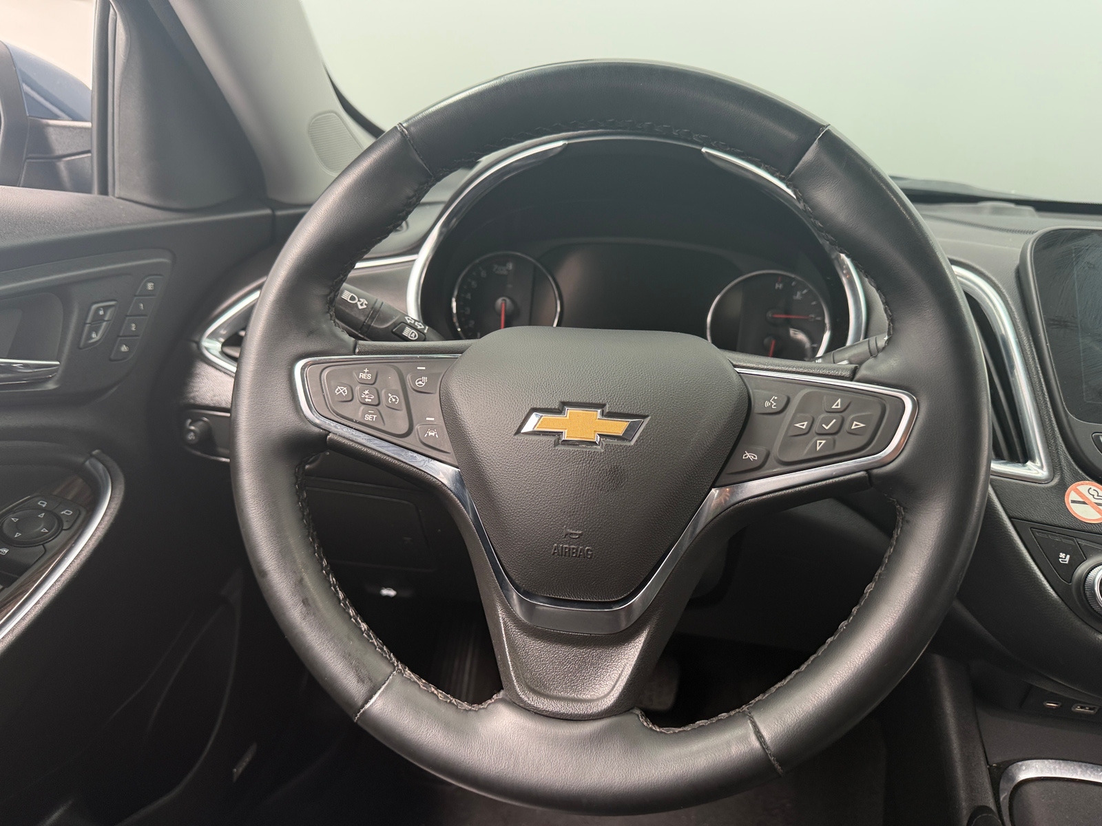 Thumbnail: 2024 Chevrolet Malibu - 4