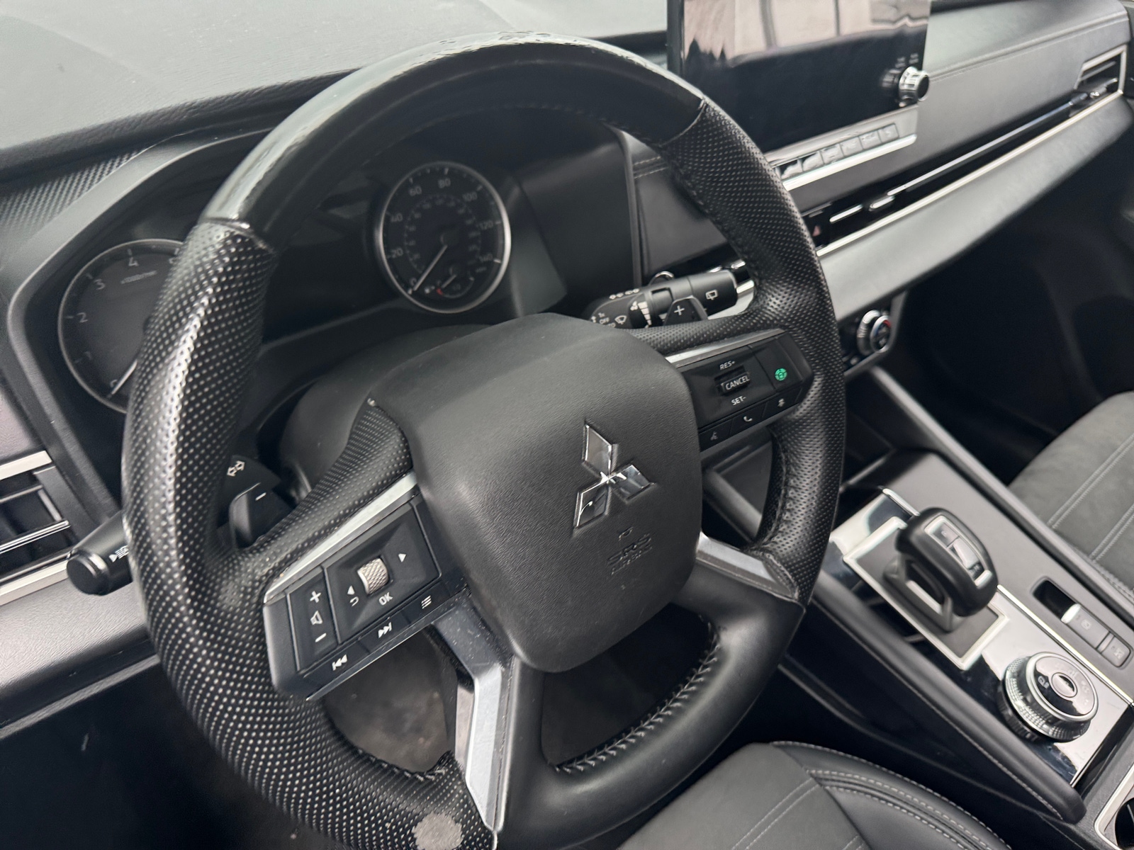 Thumbnail: 2024 Mitsubishi Outlander - 4