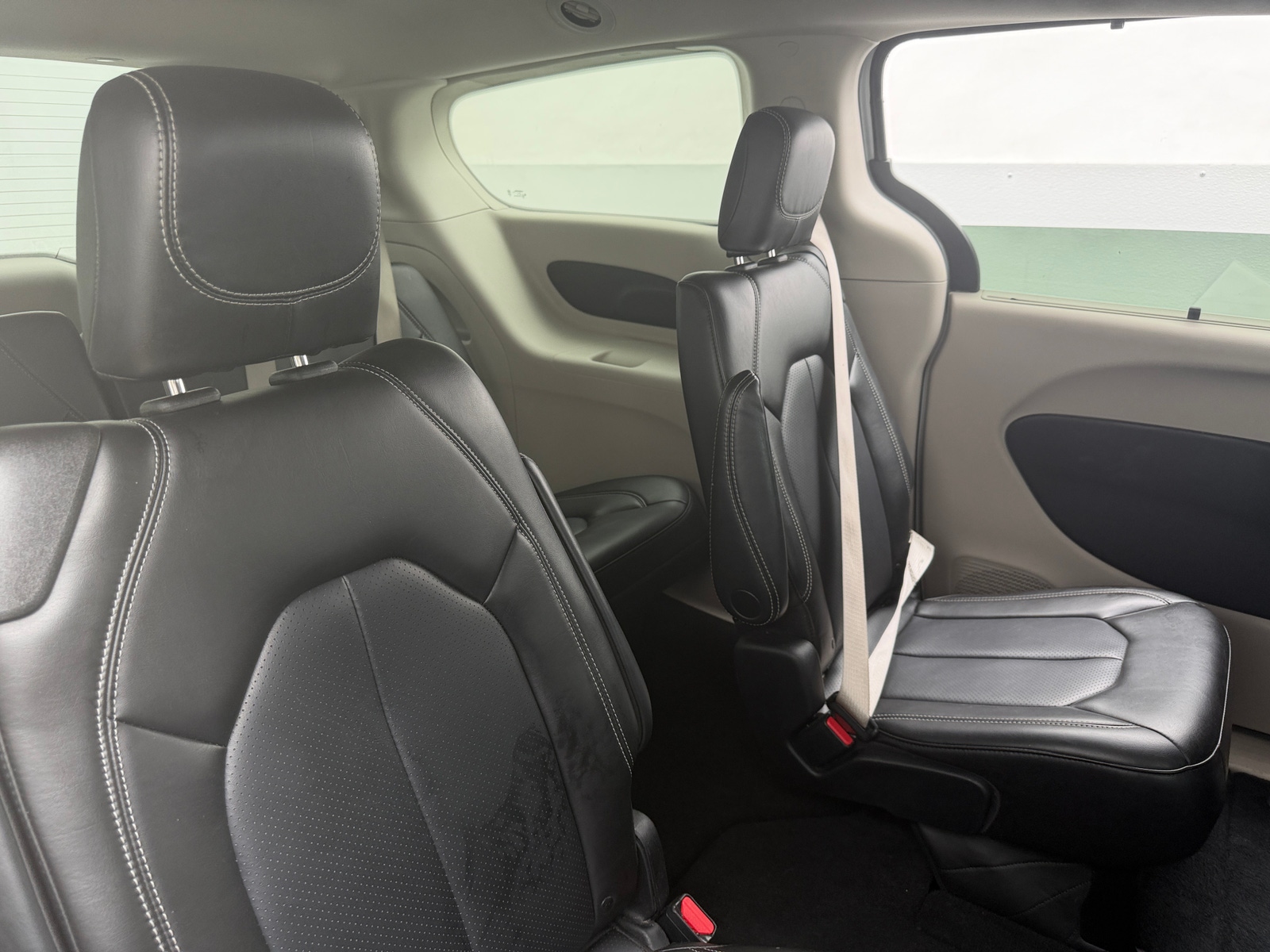 Thumbnail: 2023 Chrysler Pacifica - 5