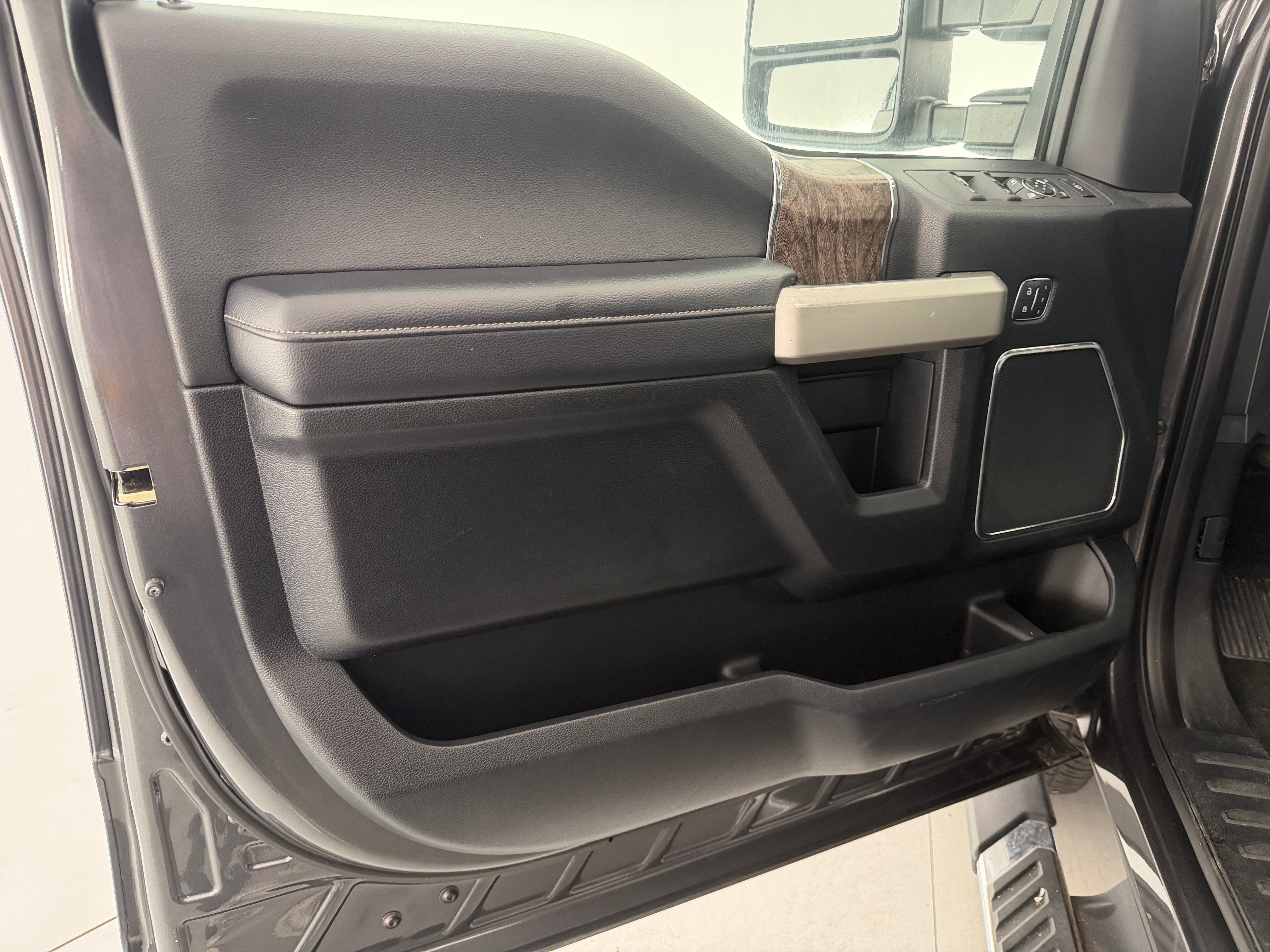 2017 Ford F-250 Super Duty Lariat - Photo 2