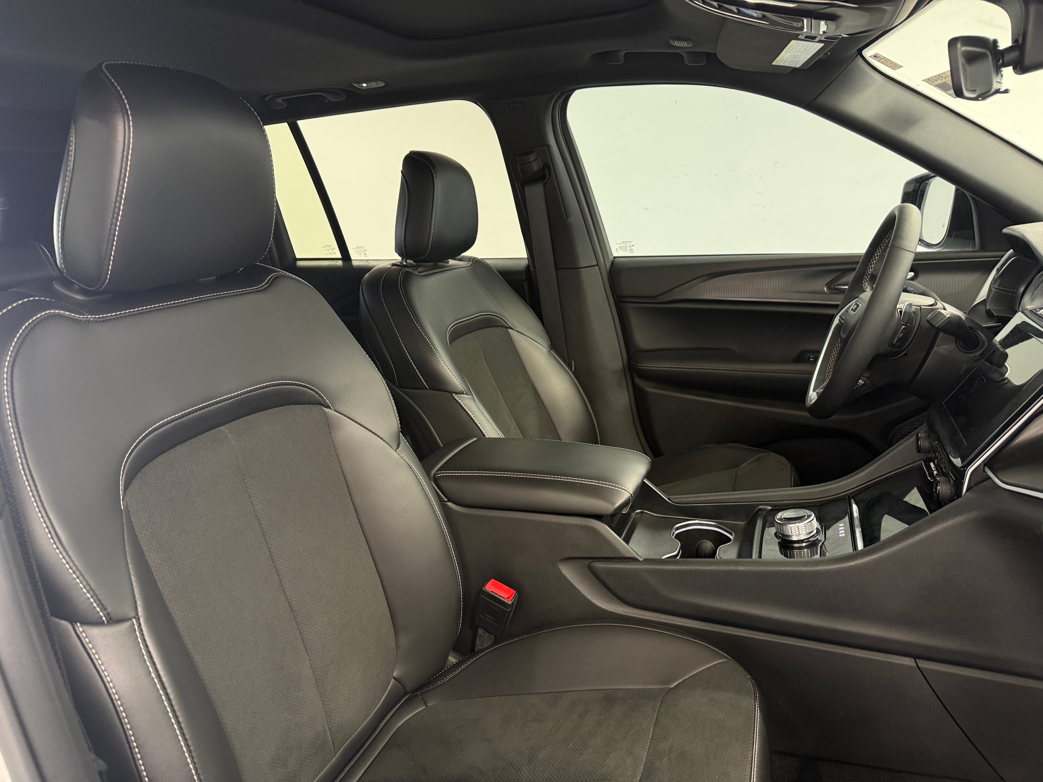 2025 Jeep Grand Cherokee Altitude - Photo 4