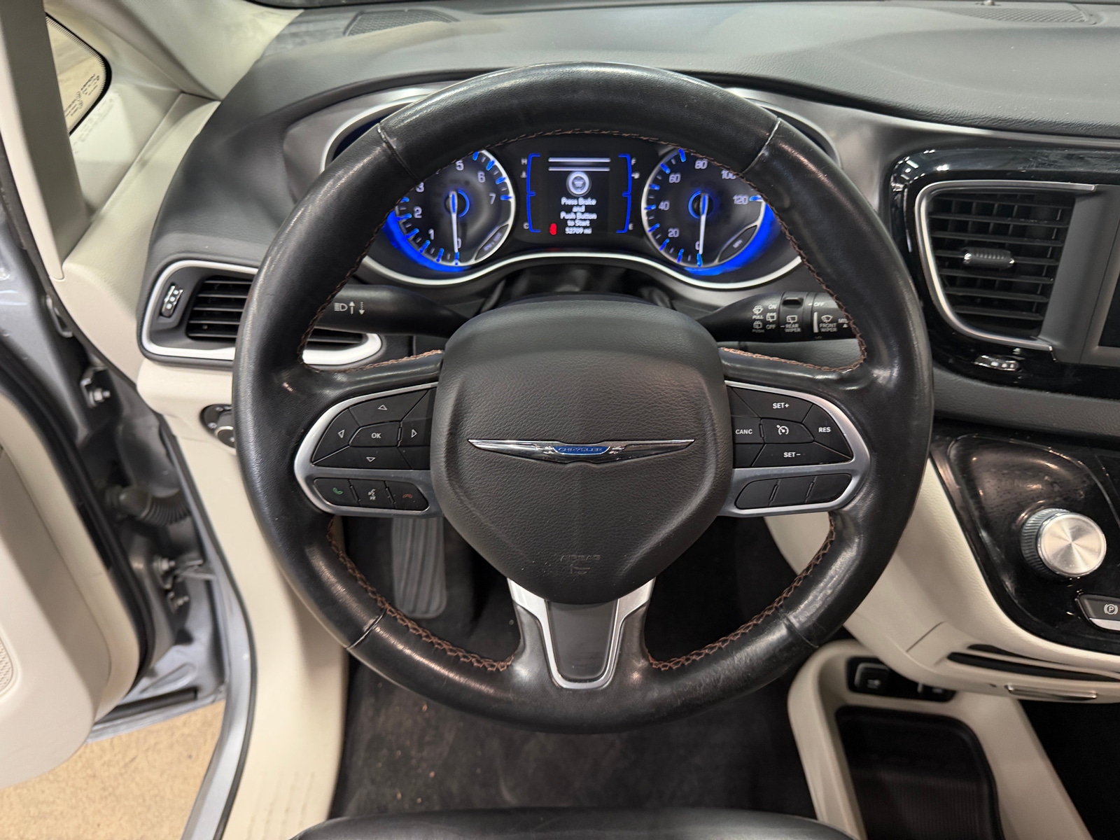 Thumbnail: 2020 Chrysler Pacifica - 4