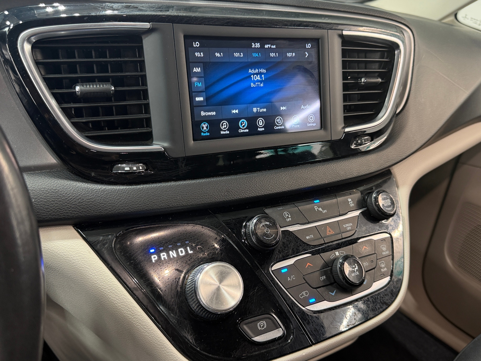 Thumbnail: 2020 Chrysler Pacifica - 3