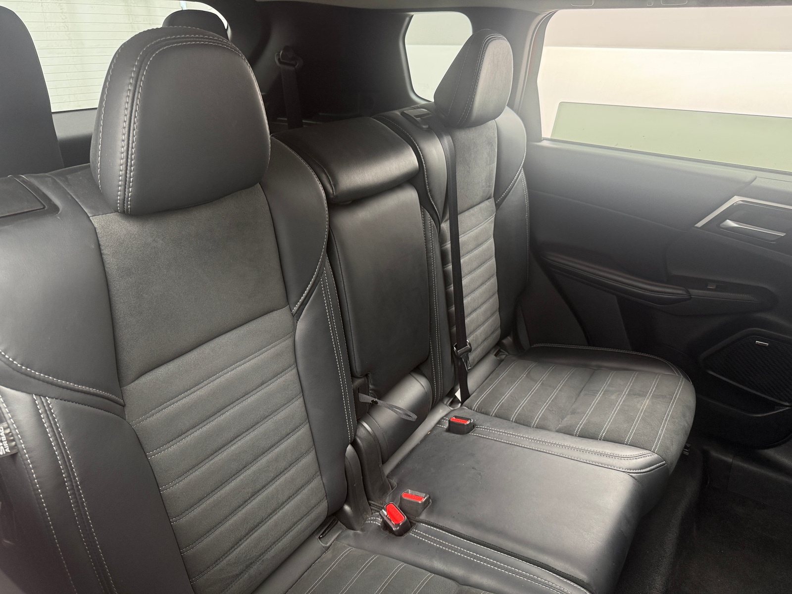 Thumbnail: 2025 Mitsubishi Outlander - 5