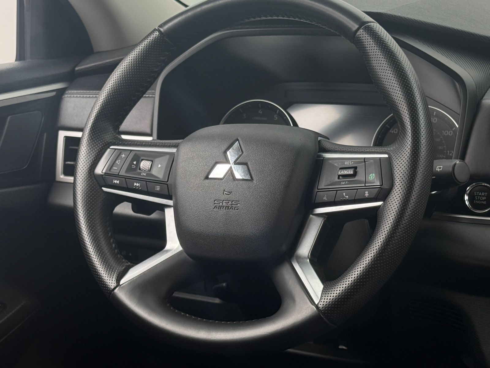 Thumbnail: 2025 Mitsubishi Outlander - 4